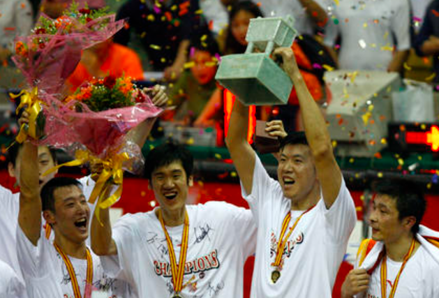 米蘭|男籃名宿又離婚了？新婚妻子社媒發(fā)文疑似告別，曾是登陸NBA第1人