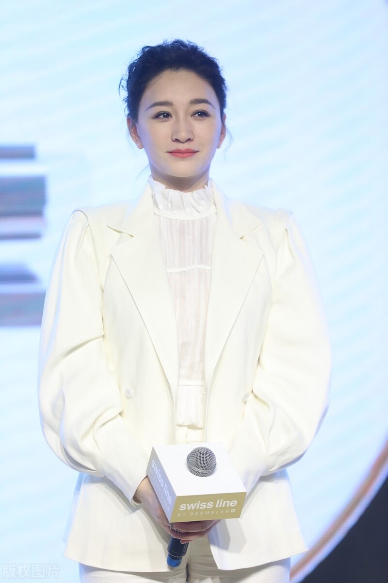 李小冉|娱乐圈的公认美女，为何遭玩弄2次怀孕，被前夫砍20刀