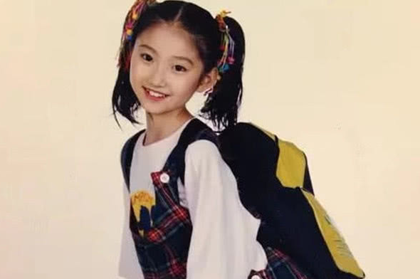 景甜|景甜真好甜，笑容甜曲线美，素颜如清水芙蓉般，不愧是人间富贵花