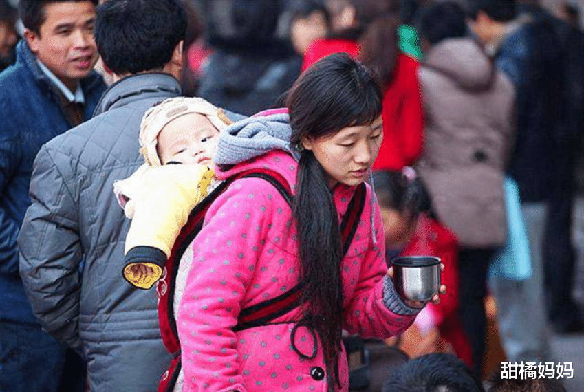 甜橘妈妈|二胎宝妈给宝宝买蛋糕“边角料”，遭到网友无情吐槽：孩子真可怜