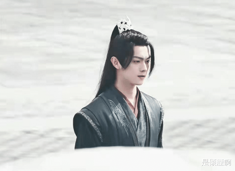 古力娜扎|娜扎新剧《雪鹰领主》蓝衣路透惊艳众人，许凯东伯雪鹰造型好飒！