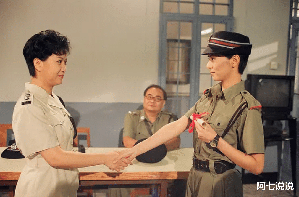 陀枪师姐2021|《陀枪师姐2021》被一群中年大叔大婶油腻到，港剧真的已死？