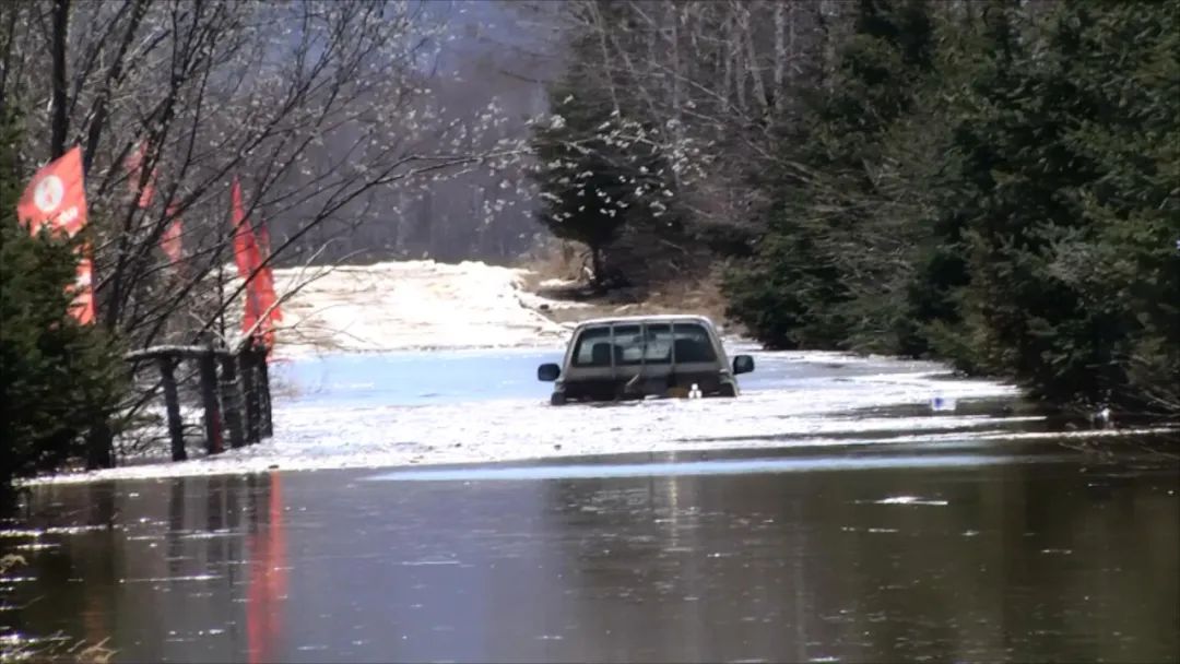 图强快报 “飞行侠”开启低空应急救援——直升机解救被困扑火队员