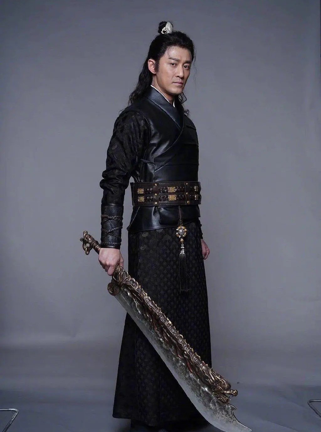 王晶|新《倚天屠龙记》剧照：张无忌人选太合适，小昭造型酷似迪丽热巴