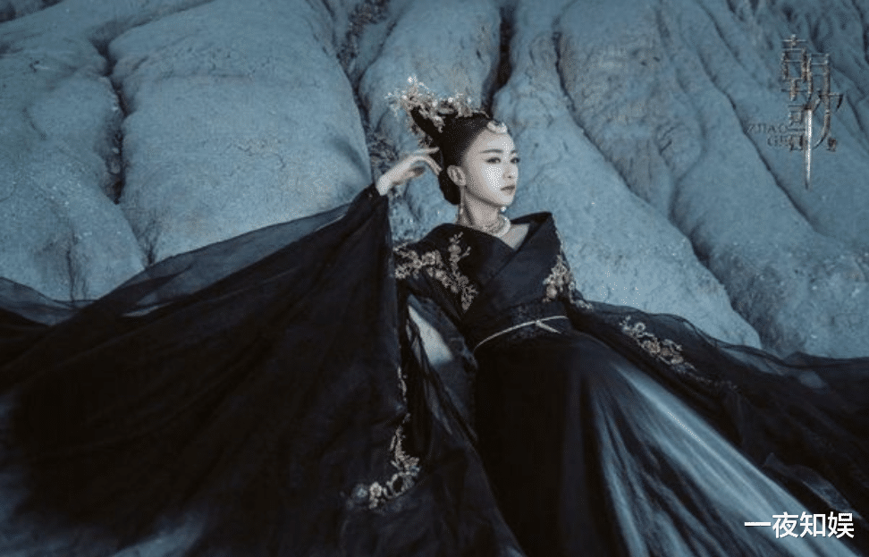 朝歌|史上“最好命”的导演，一部剧压了4年没播，今就连配角都火到爆