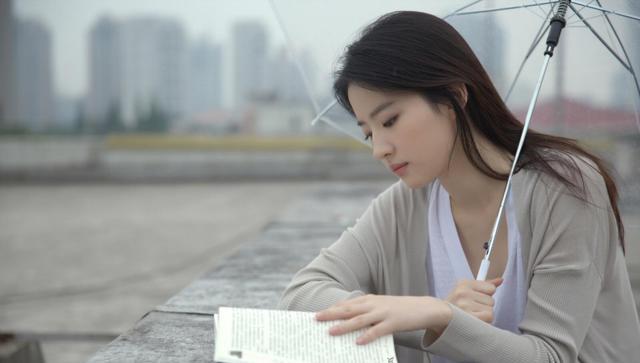 刘亦菲|19岁女生花费百万整成刘亦菲，连名字也高仿，如今颜值成这样