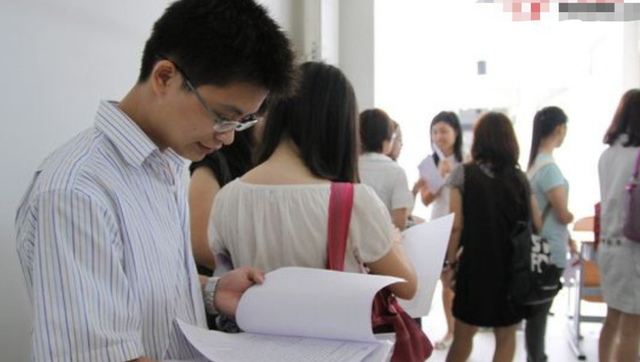 hr|我问HR公司是双休吗，HR无奈：“你才27岁，为何要选择安逸？”