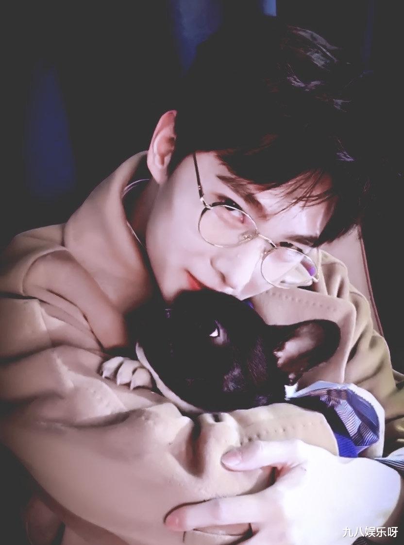 邓伦|四大“眼镜杀”男神，皆被代言商看中，邓伦：就我不合群？