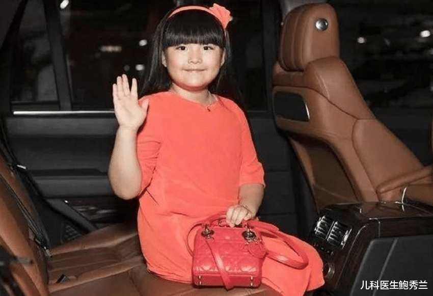 赵薇|李湘富养女儿，赵薇穷养女儿，网友：同样是10岁，差距却肉眼可见