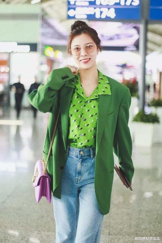 时尚搭配师瓜瓜|上了年纪的女人，尽量少穿这2种颜色，显老又没精神，还很掉档次