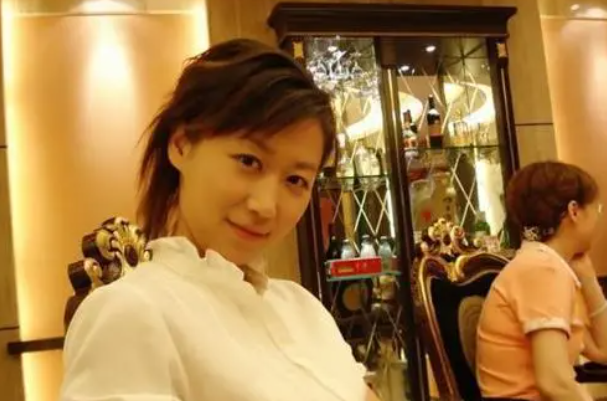 主持人|主持人魏笑婚礼变葬礼，父亲的坚持让人泪目：在我心中她从未离开