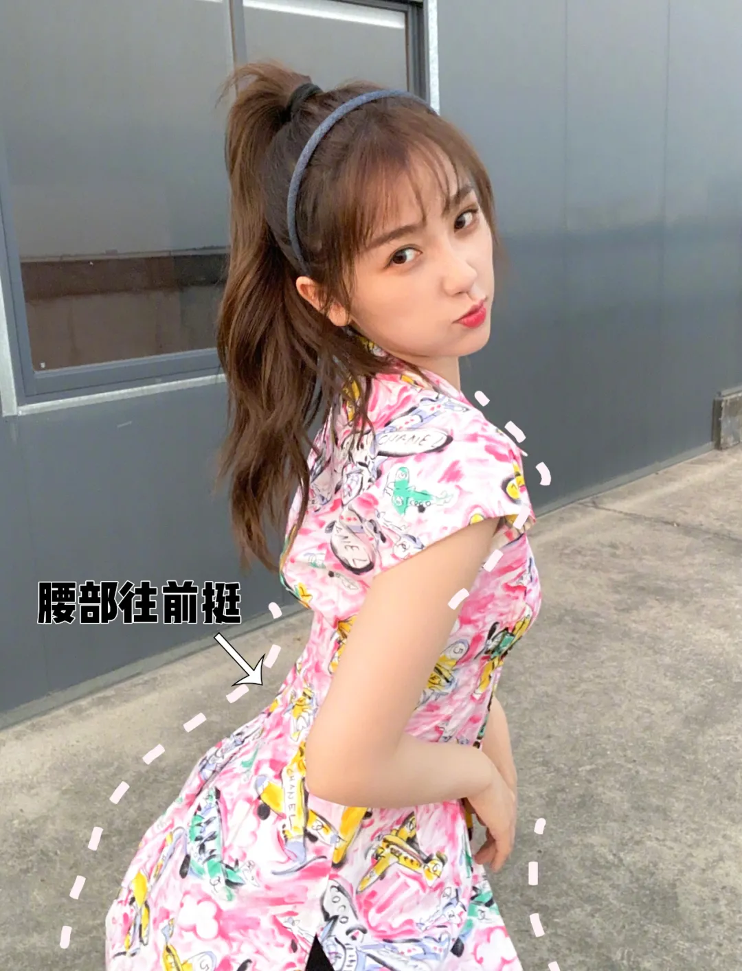 杨幂|杨幂的“渣女”站姿火了！腰和屁股凹成90度，这操作绝了…