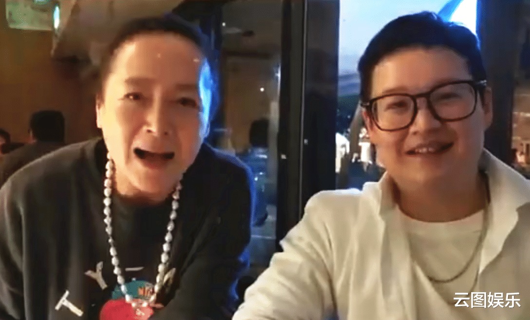 翁虹|翁虹夫妇参加聚会，万梓良前妻携女儿现身，爱女开6间餐厅收入高