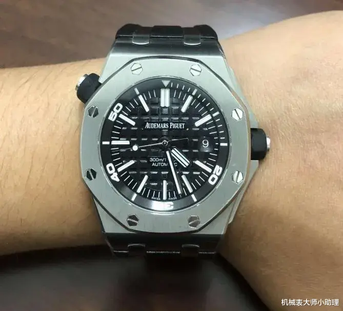 机械表大师小助理|机械表大师：手表里被誉为高端款式的韭菜收割机，你觉得值吗？