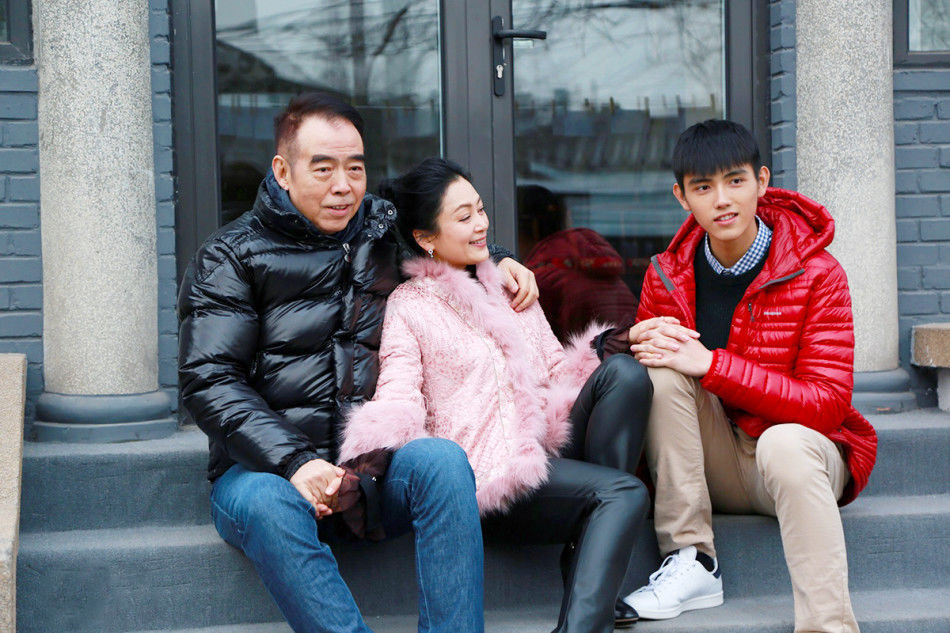 迪士尼|2段婚姻1段同居都没孩子，陈红凭啥就能怀上？网友：并非肚皮争气