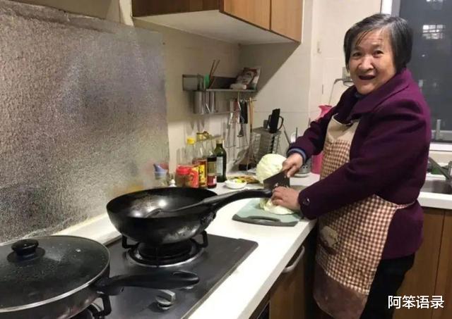 |婆婆来家一天,邋遢的厨房大变样,做法实在高明,拍照你们学学!