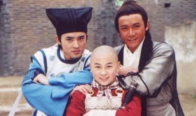 释小龙|“功夫小子”释小龙现状，在家里木桩练功，已悄悄转型动作导演