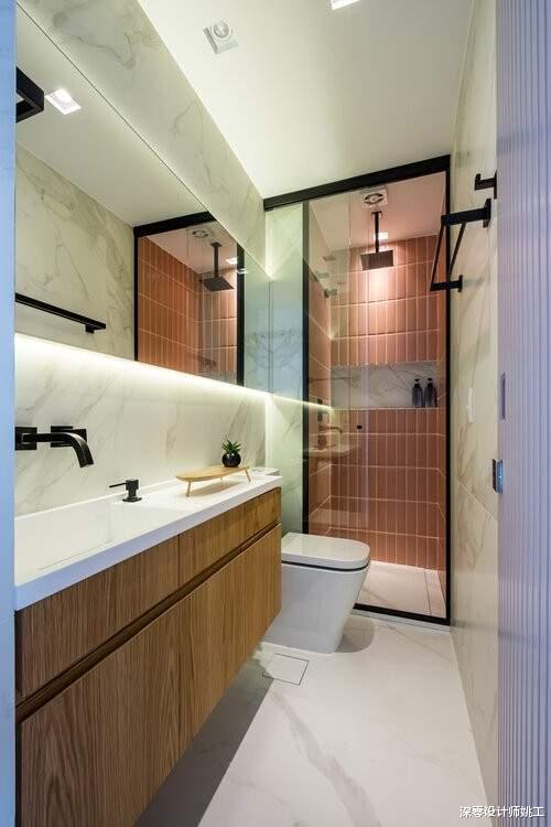 65㎡装得够聪明！靠窗打错层卡座，一边代替餐椅，另一边做桌面