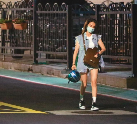 欧弟|欧弟郑云灿官宣离婚，前妻接女儿放学不进家门，离婚原因曝光