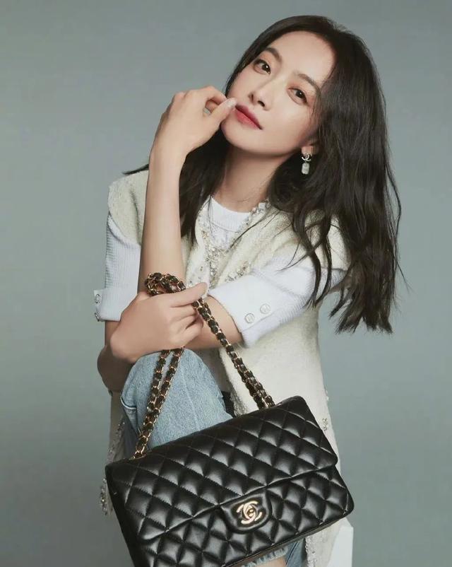 明星素颜 Jennie的名品素颜是真是假？为何眼周自带“大地色眼影”？