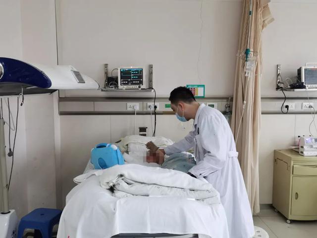 沈阳晚报 揪心！辽宁2岁半男宝掉进开水锅！医生：烫伤后务必先……