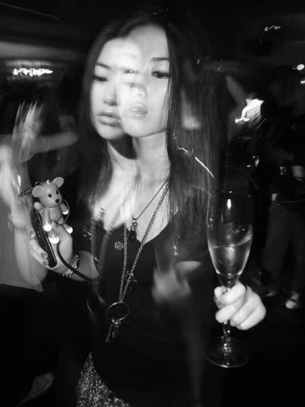 余生|“最美面孔”朱珠晒20岁旧照力证嘴唇未整容，之前称酒窝遗传爸爸