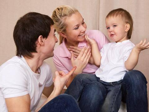 阳光下很温柔|国药育儿:孩子在场,家长有4件事要避嫌,会给孩子造成心理阴影