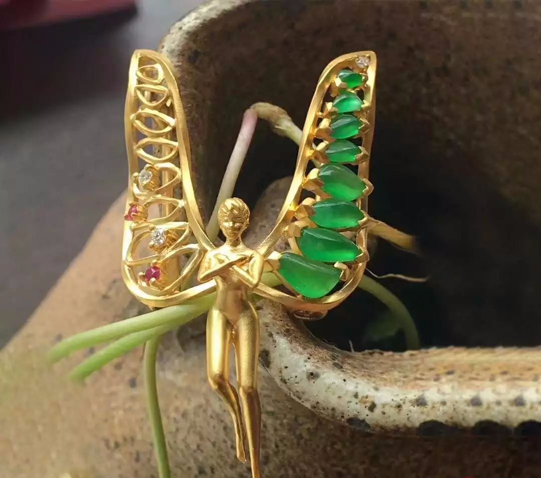 翡翠|来瞧瞧切剩下的翡翠边角料，整好了超乎你的想象