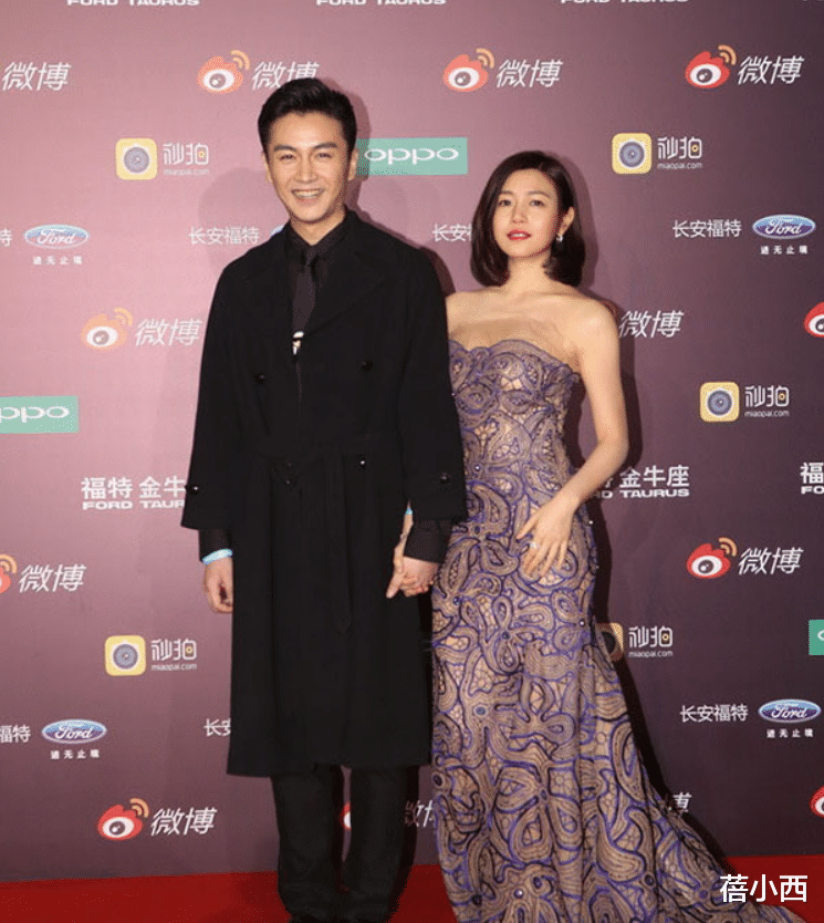 蓓小西|陈妍希明明比陈晓大4岁，却被宠成小女孩，尤物身材穿抹胸裙真美