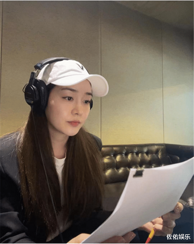 官宣|知名女星官宣怀上双胞胎，圈外老公阳光帅气，曾捐出全部婚礼预算