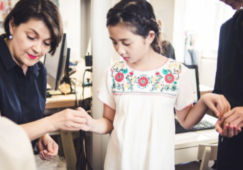 黄忆慈|黄多多被开除？有人爆料称黄磊怒其不争，多多公开约会被学校除名