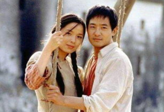 靳东|她因拍吻戏与富豪老公离婚，二婚嫁靳东被宠成公主，儿子帅出天际