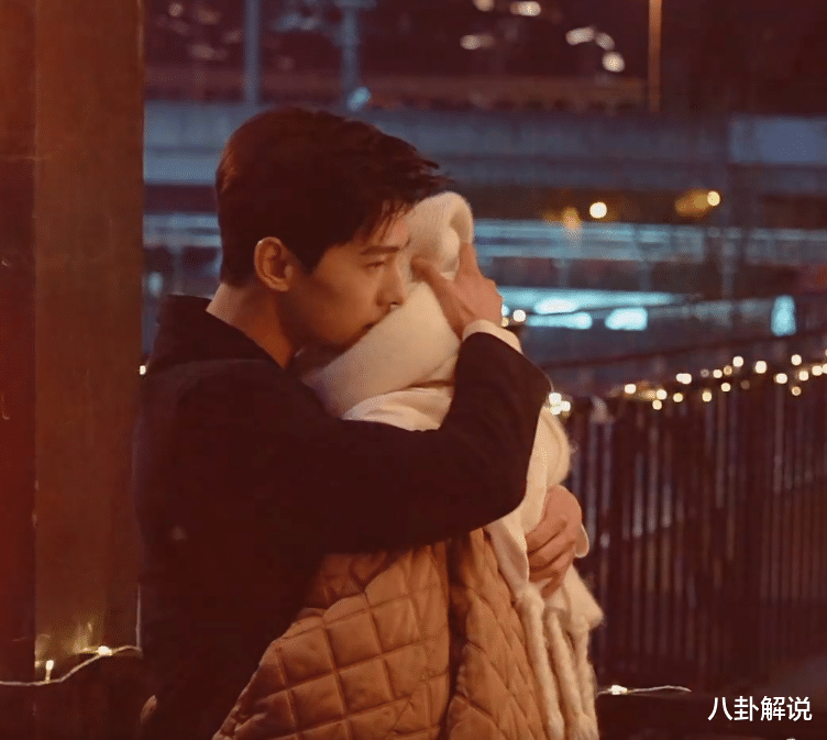 你是我的荣耀|《你是我的荣耀》对视海报， 男女主角CP感十足，官方求生欲好强