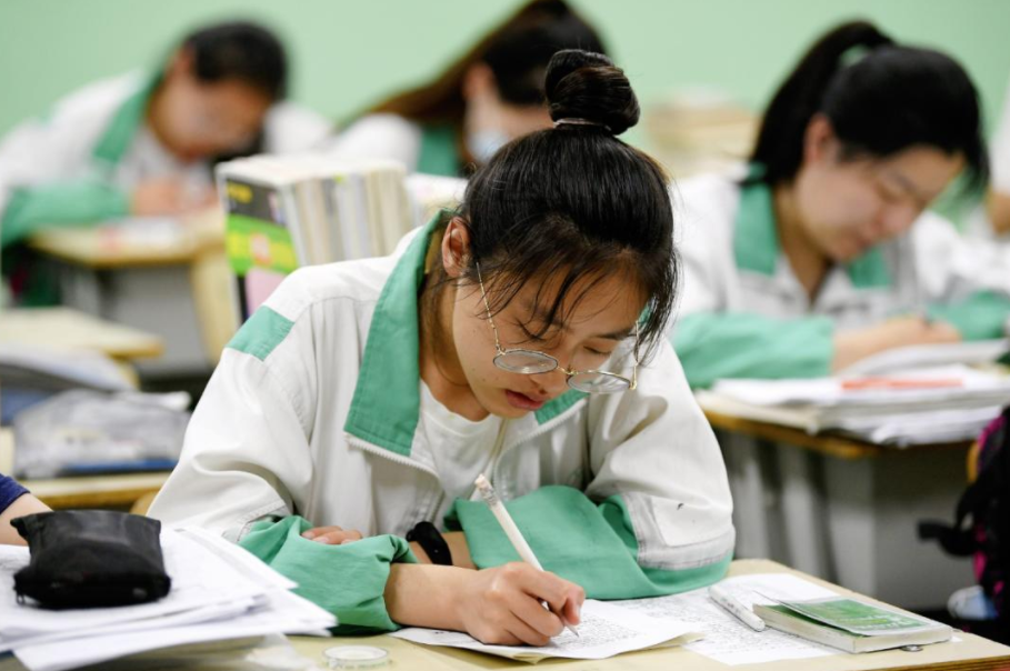 清华大学|清华学霸抽屉中的物品“公之于众”，看后自惭形秽，难怪考731分