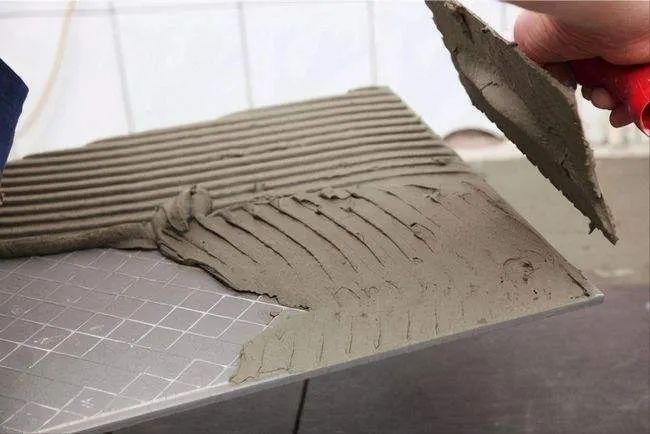 装修为什么别用“大瓷砖”？过来人告诉你，这3个大坑要注意！