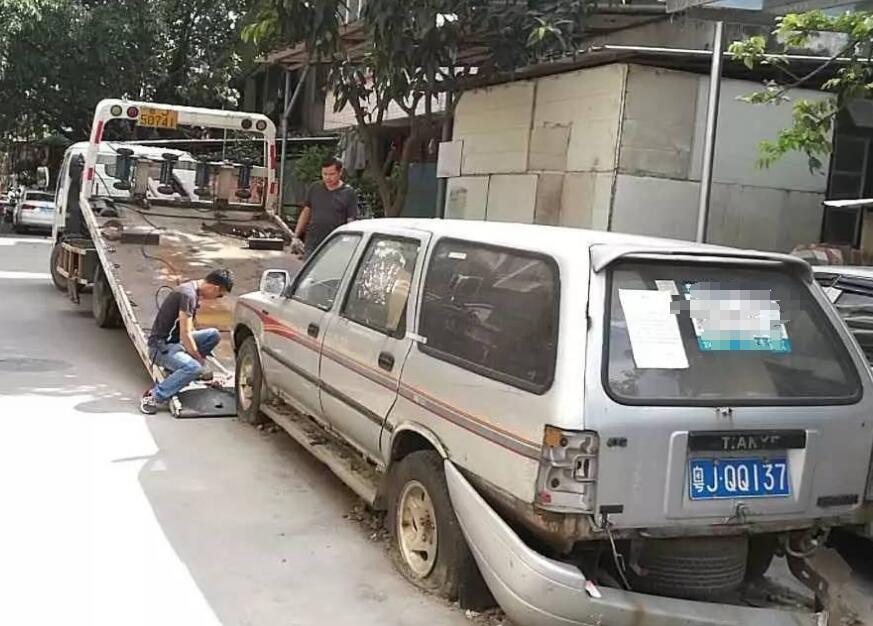 午后说车 “僵尸车”越来越多，为啥车主宁愿把车扔在路边，也不愿去报废？