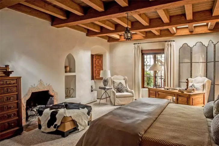 江疏影|90岁老帅锅克林特.伊斯特伍德975万美元豪宅，到底长什么样？