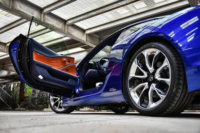 豐田旗下的GT跑車，V6動力爆發359PS，顏值酷炫，內飾猶如藝術品-圖2