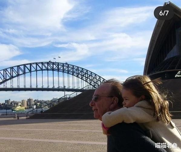 小松菜奈|邓文迪女儿夜店照流出，妆容妩媚与好友贴身热舞