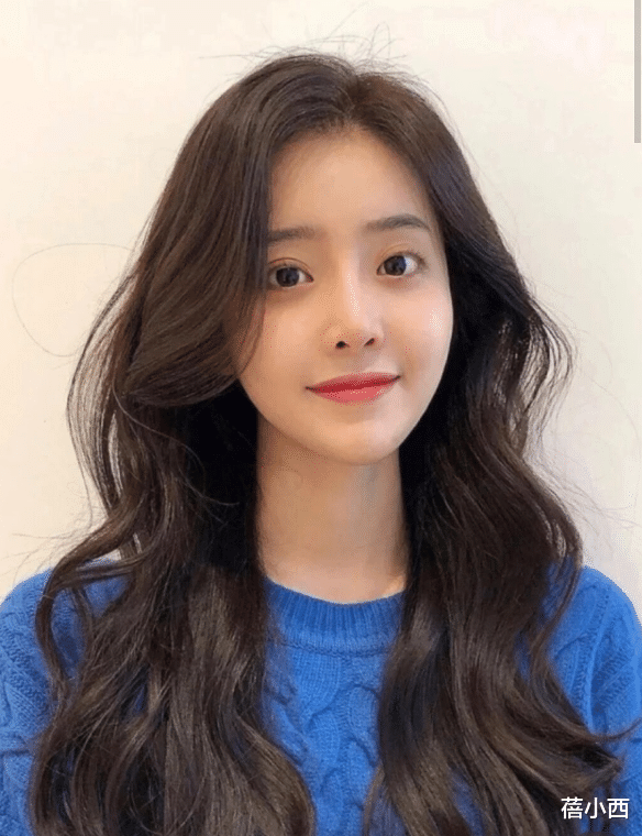 卷发 入秋打扮选对发型比长相重要，这3款卷发正流行，减龄还显脸小
