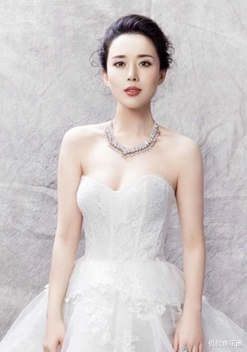 颜丹晨|43岁颜丹晨，容颜变美身材火辣，最美“嫦娥仙子”真不是盖的