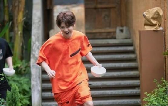 鹿晗|关晓彤背景不算啥，鹿晗家世曝光令人咋舌：“京圈格格”高攀了！