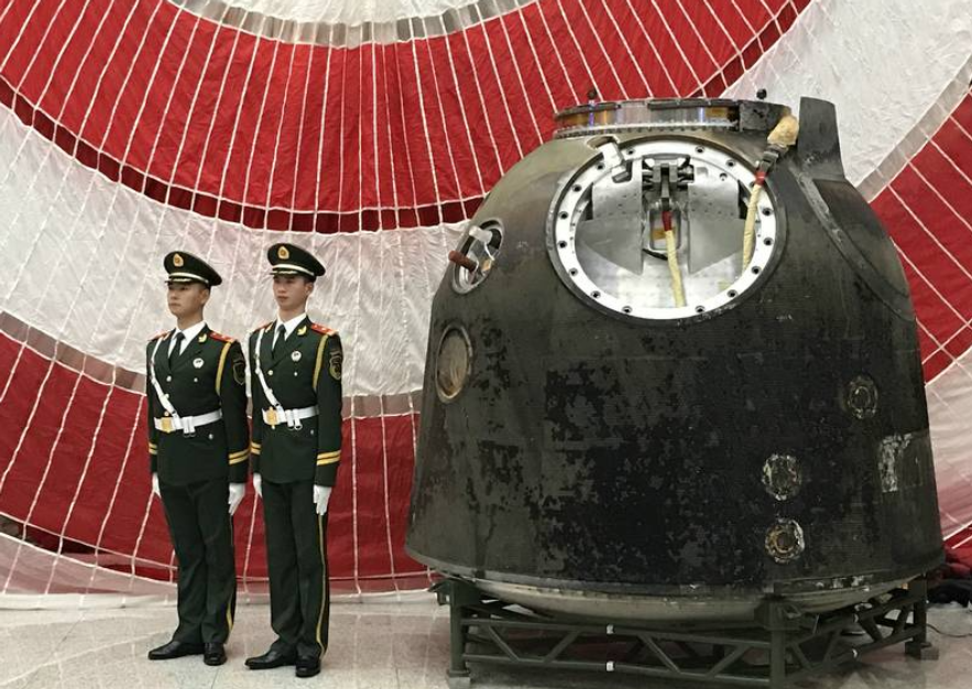 宇航员出舱服每件3000万元左右,为什么不将它们带回地球呢?