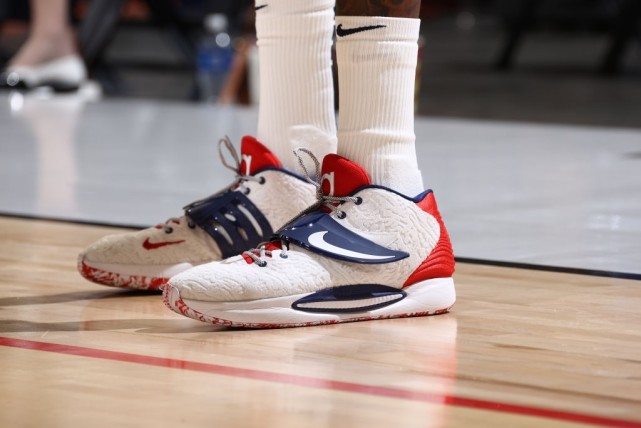 陈博主潮物Sneaker|NBA球员上脚:杜兰特和大加索尔很帅气,汤普森上脚安踏KT6
