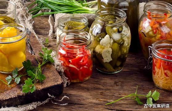 胃息肉|吃一口“等于”钢丝球在刮胃，医生：你若天天吃，伤胃更“烂”胃