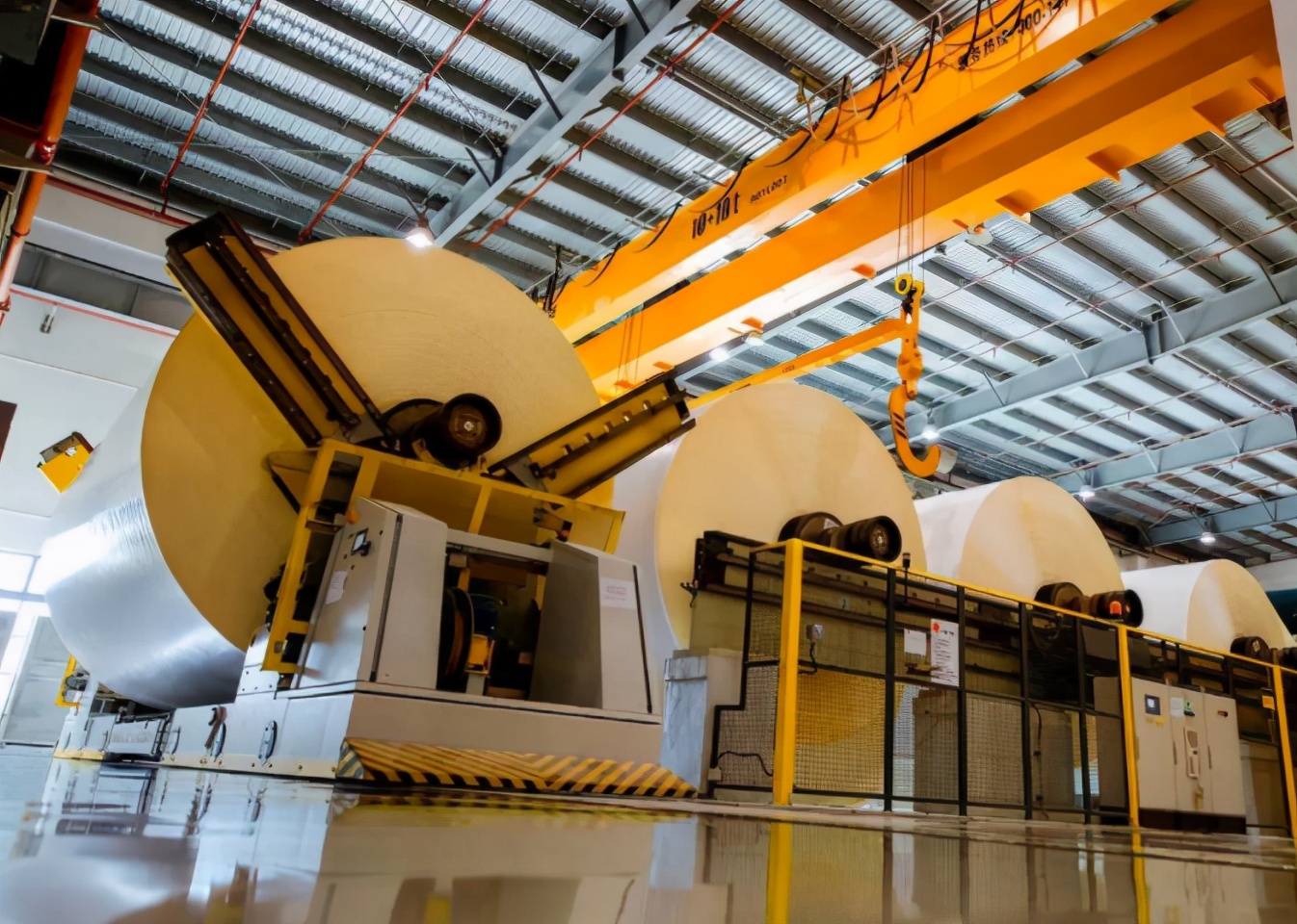 白鲸新视点 继棉花之后，西方又盯上我国一项产业？外企已停止供应原料并退市