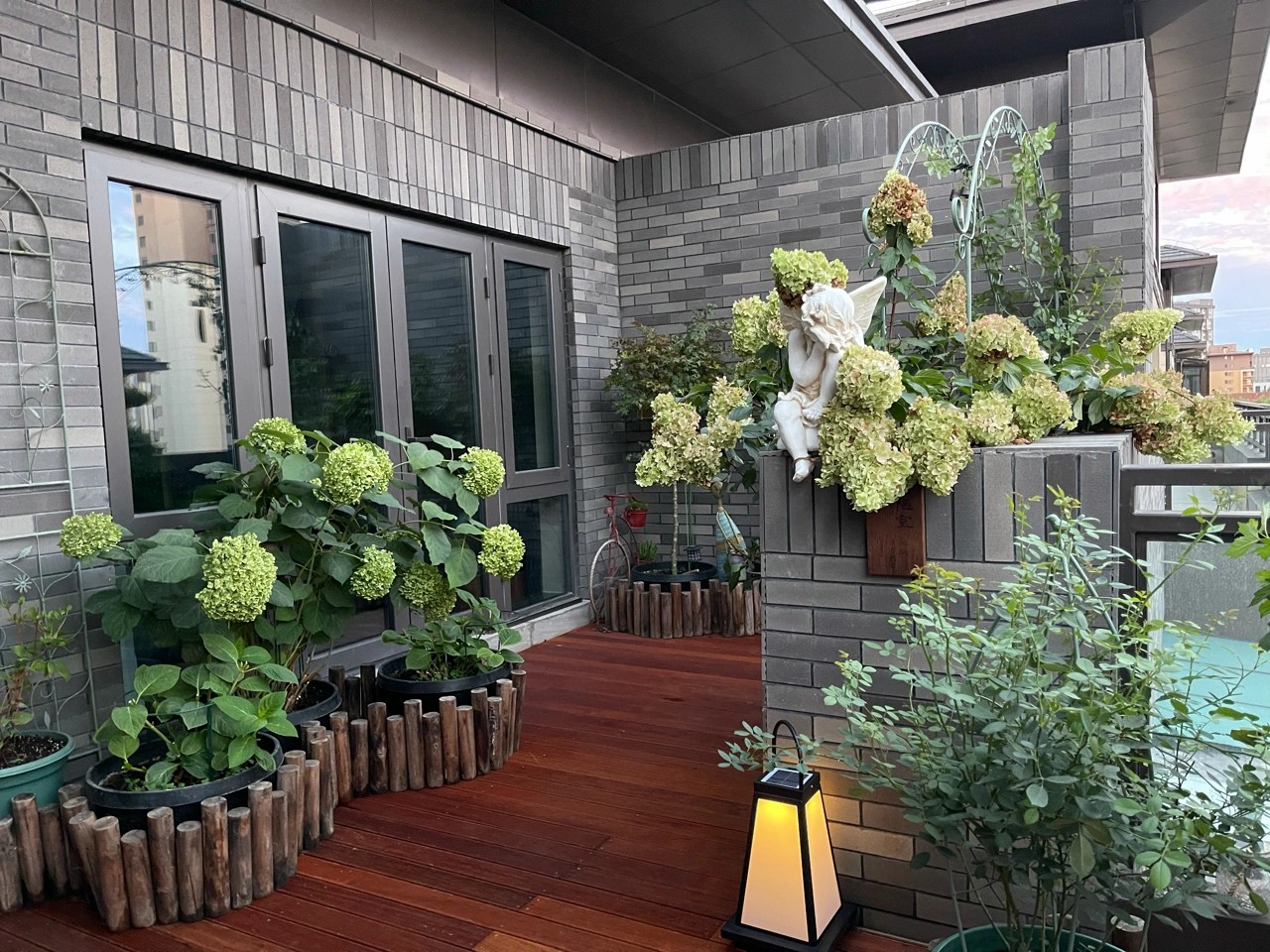 花2万元，改造25㎡别墅露台，这么漂亮的屋顶花园，有撩到你么？