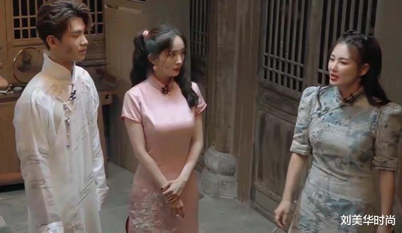 刘美华时尚|杨幂的身材真不错，和张雨绮同穿旗袍，气场颜值都不输