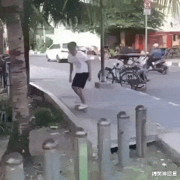 搞笑神回复|搞笑GIF趣图：完了完了，伴娘没了，直接掉沟里了！