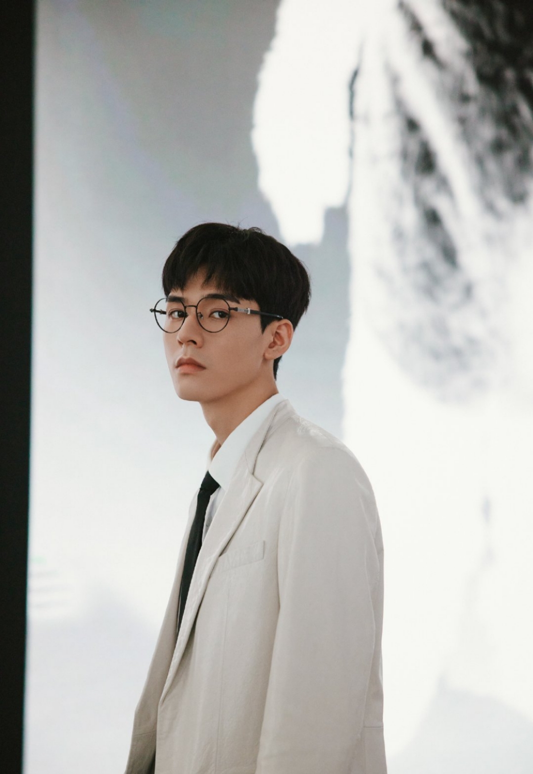 龚俊|同为《山河令》爆红，龚俊资源拿到手软，张哲瀚却谣言缠身？